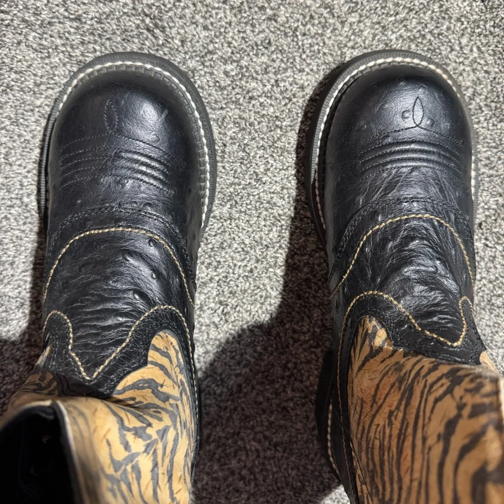 Justin Boots Black and Tan Heeled Boots - Picture 7 of 16